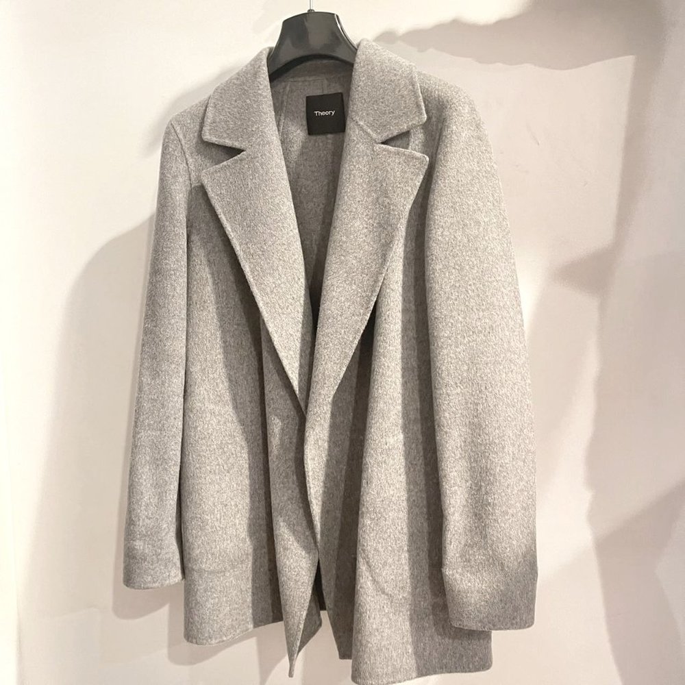 Theory Sileena Grey Wool/Cashmere coat, Size P, New without Tag